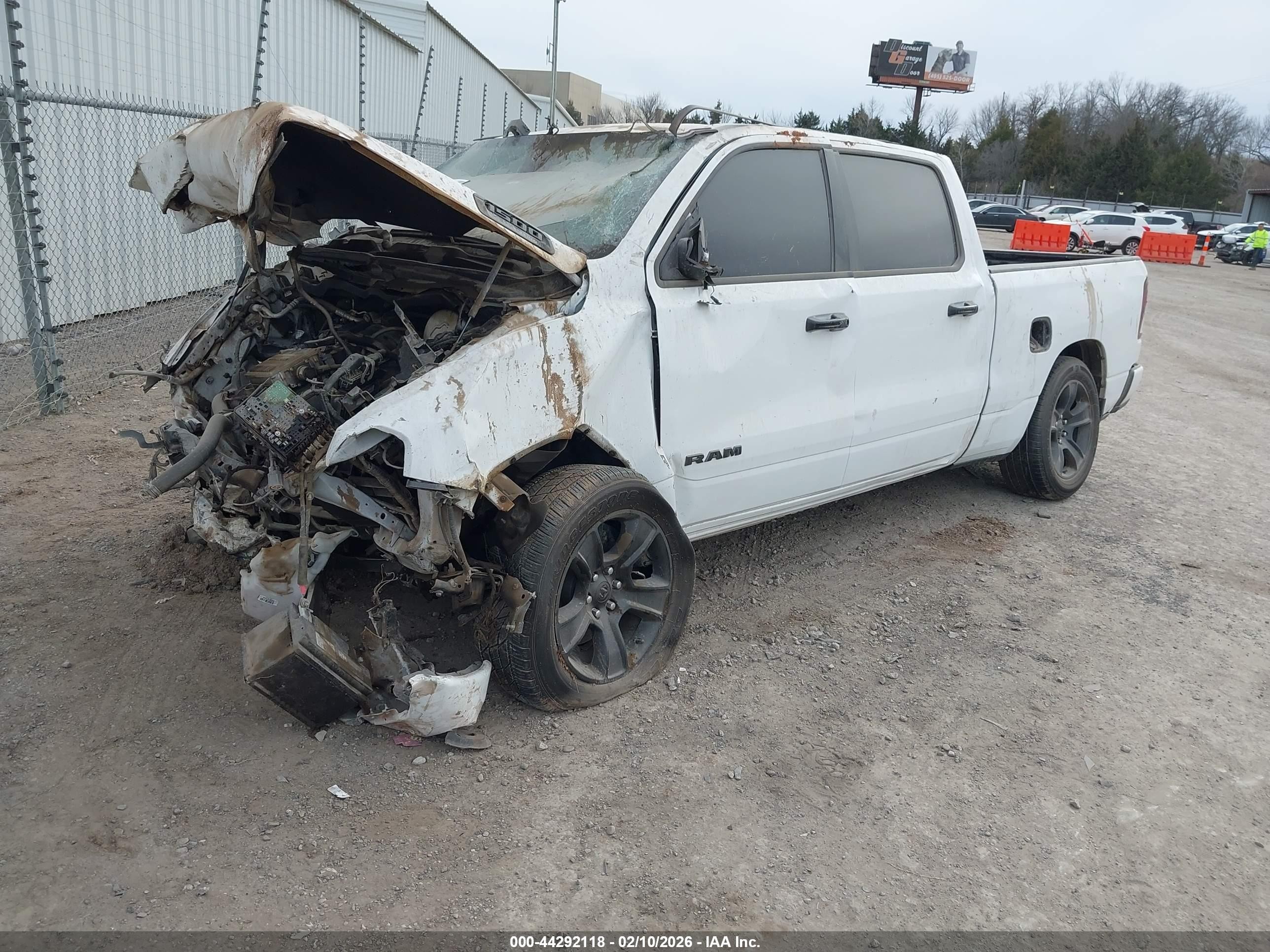2024 Ram 1500   Белый vin: 1C6SRFMTXRN139999