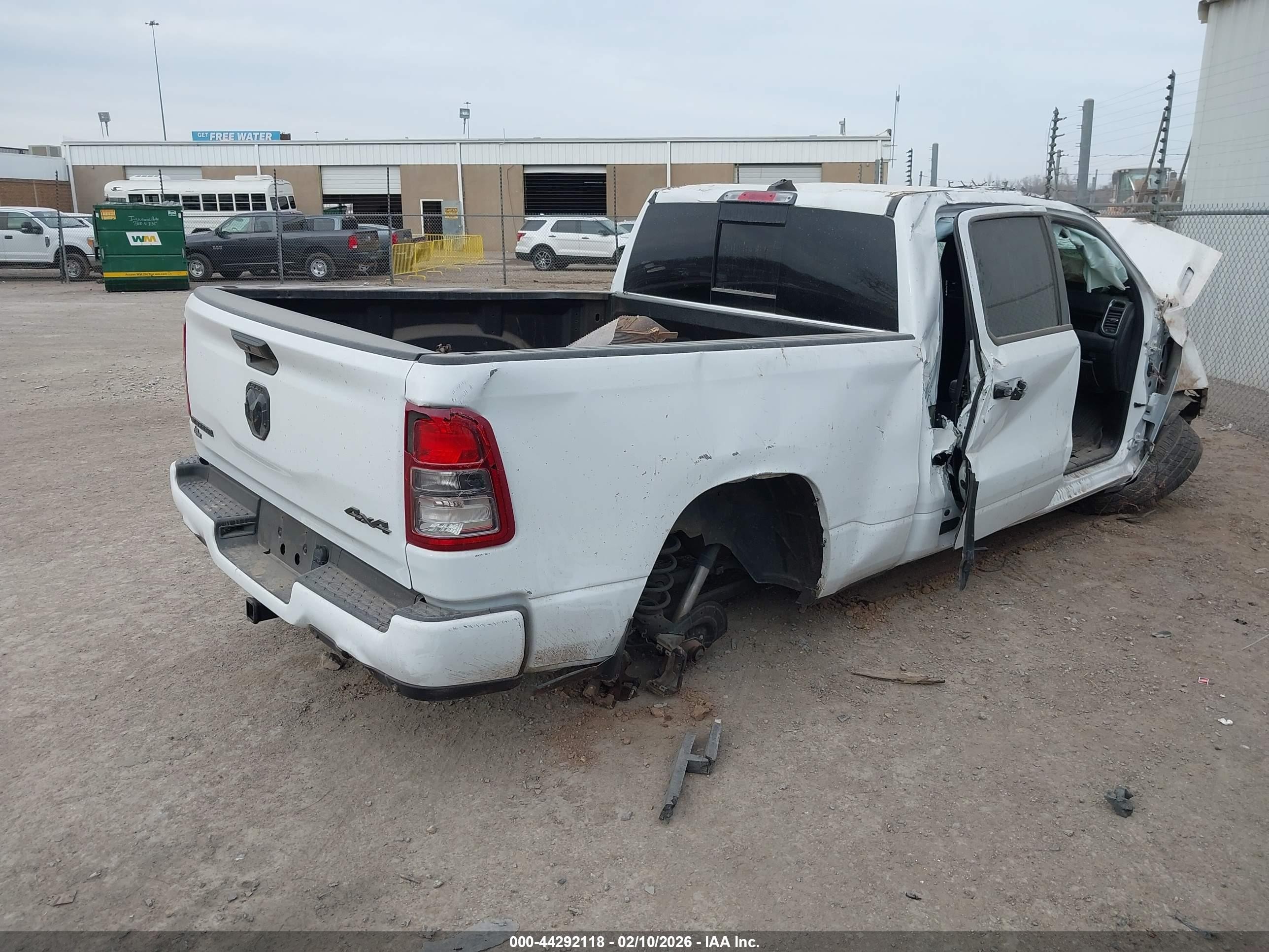 2024 Ram 1500   Белый vin: 1C6SRFMTXRN139999