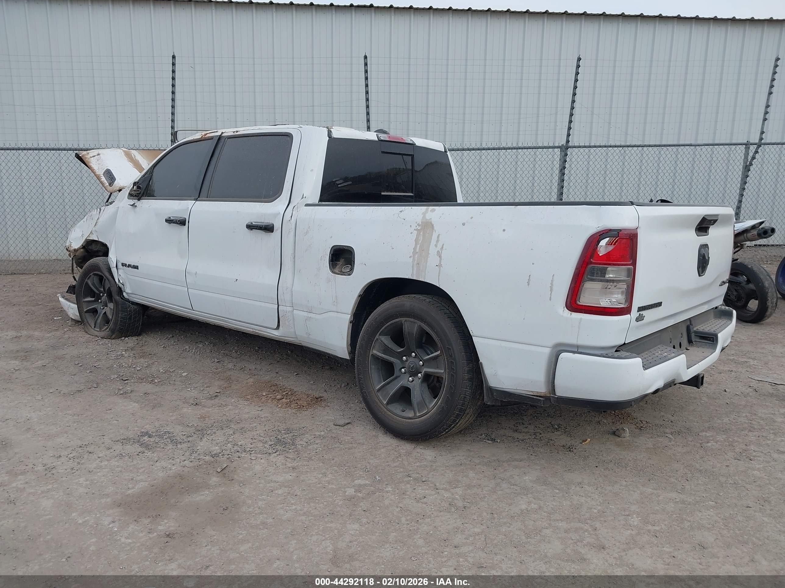 2024 Ram 1500   Белый vin: 1C6SRFMTXRN139999