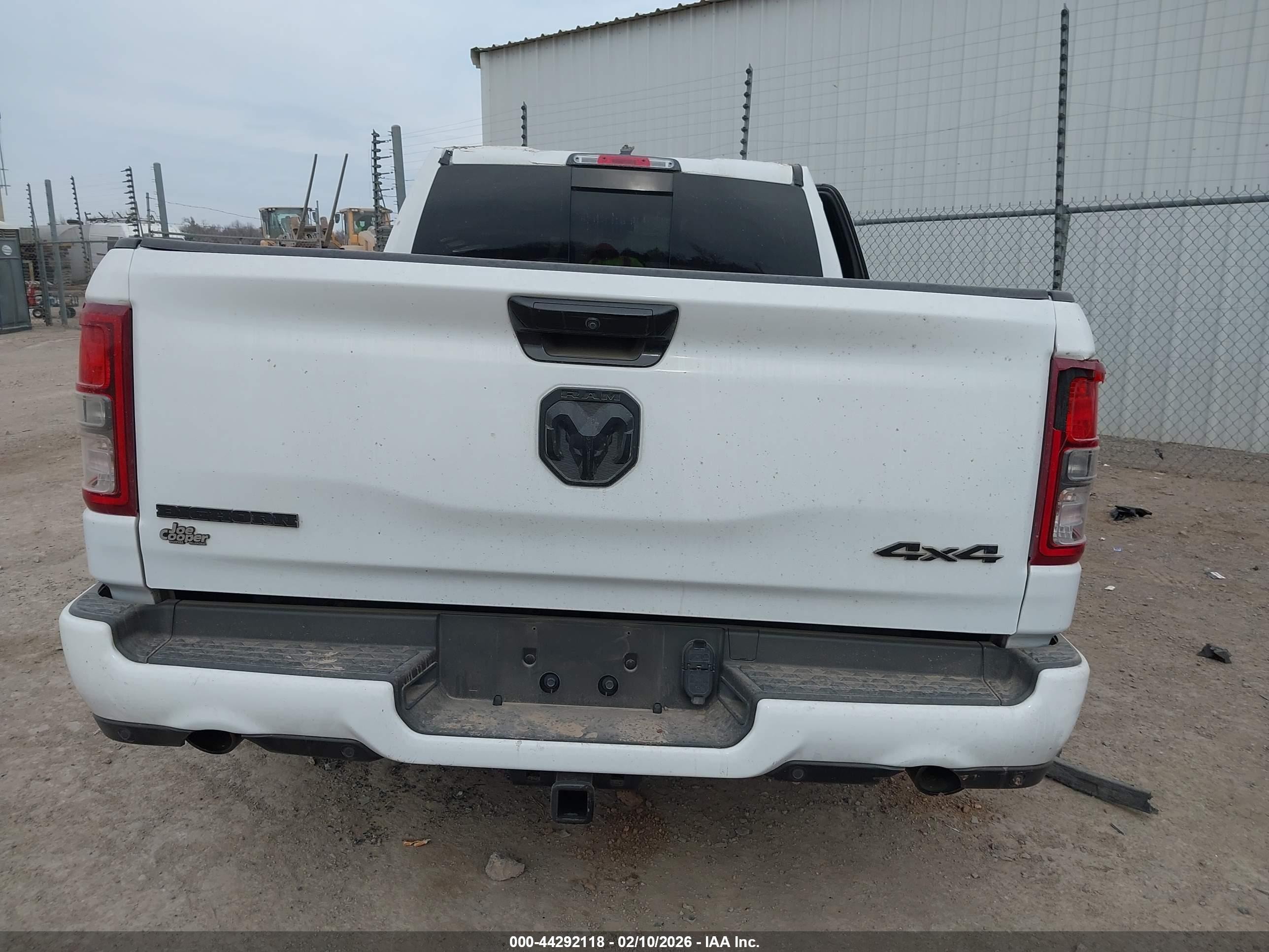 2024 Ram 1500   Белый vin: 1C6SRFMTXRN139999