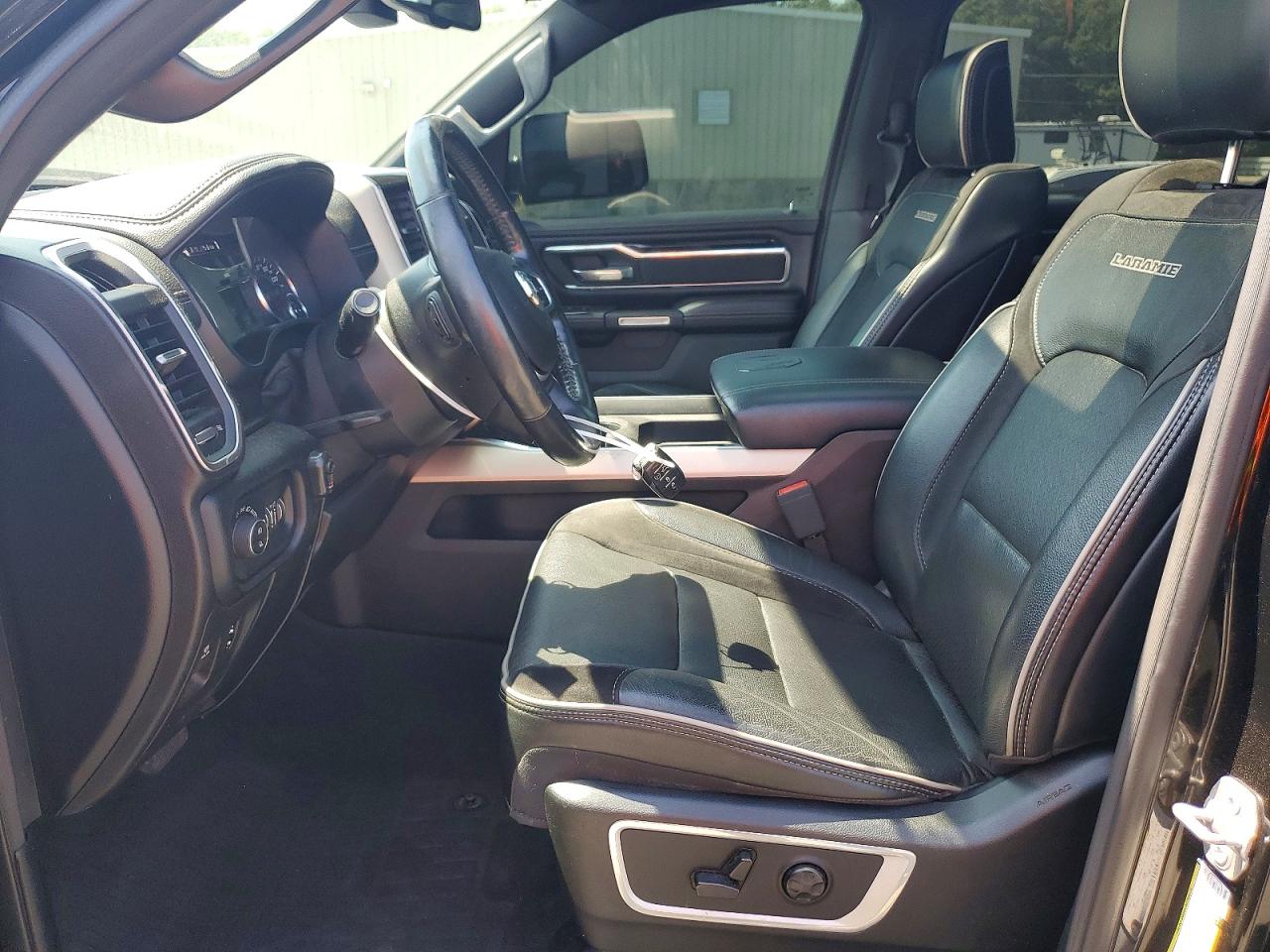 2019 Ram 1500 Laramie Black vin: 1C6SRFRT1KN879536