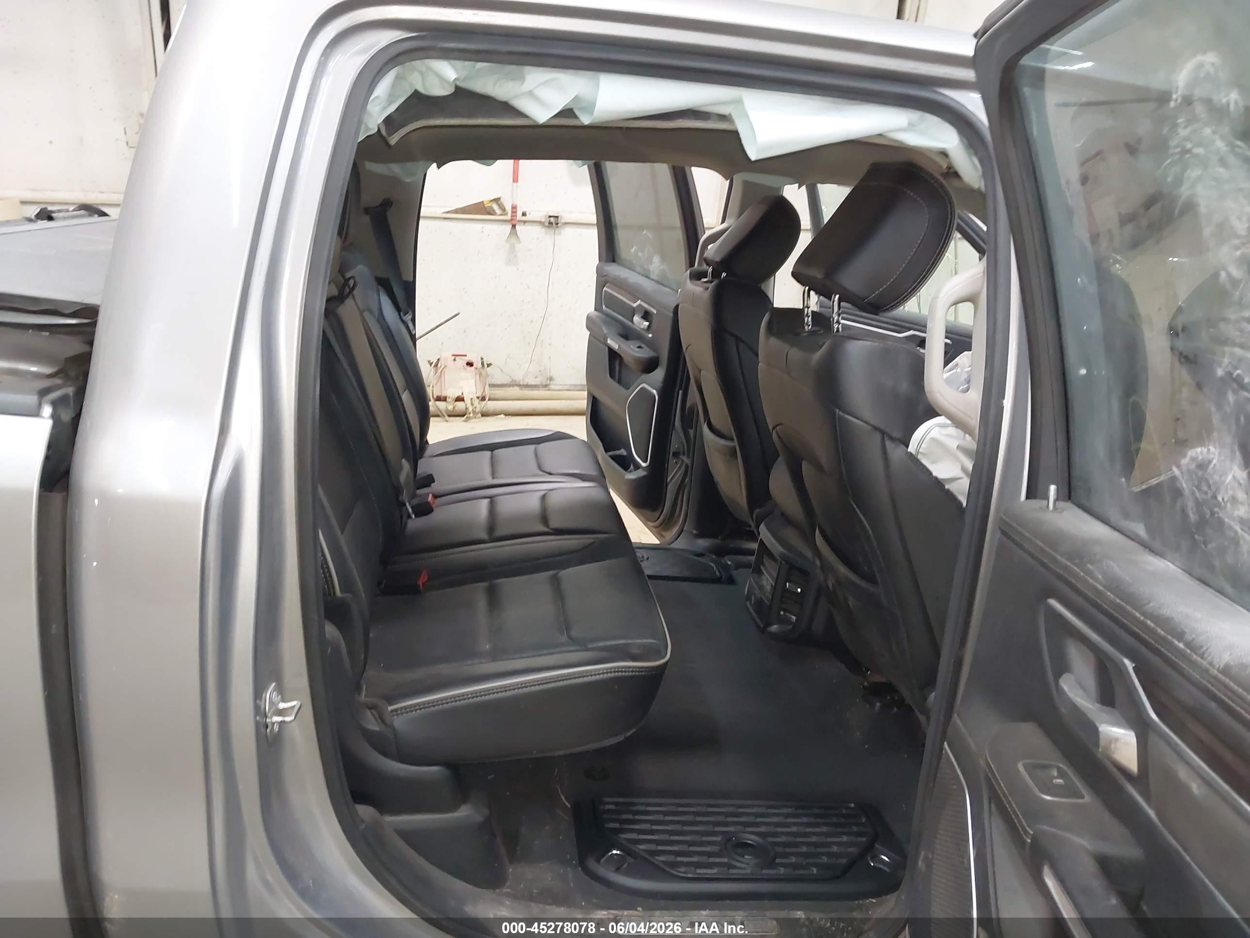 2022 Ram 1500 Silver vin: 1C6SRFRT3NN419119
