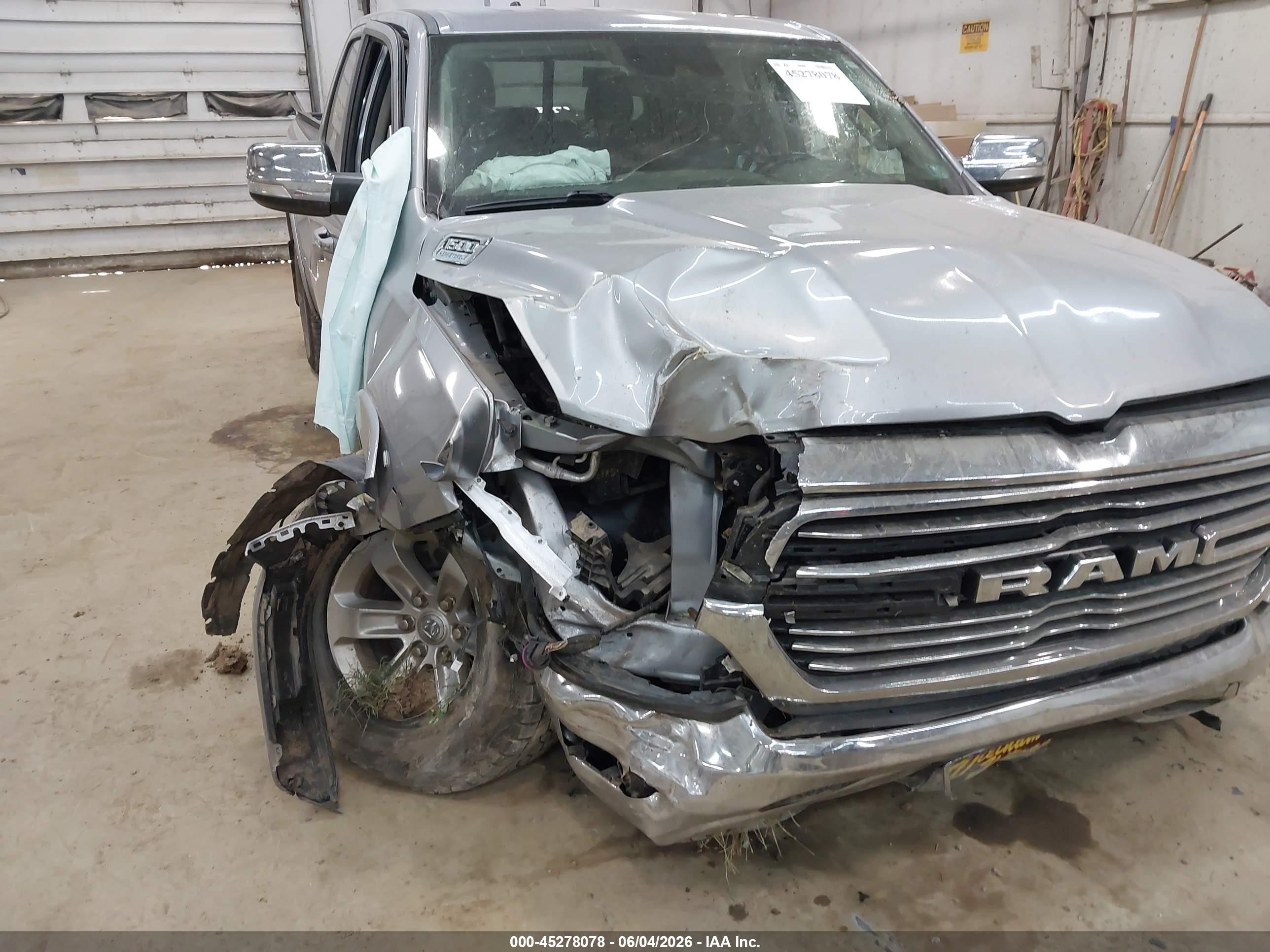 2022 Ram 1500 Silver vin: 1C6SRFRT3NN419119