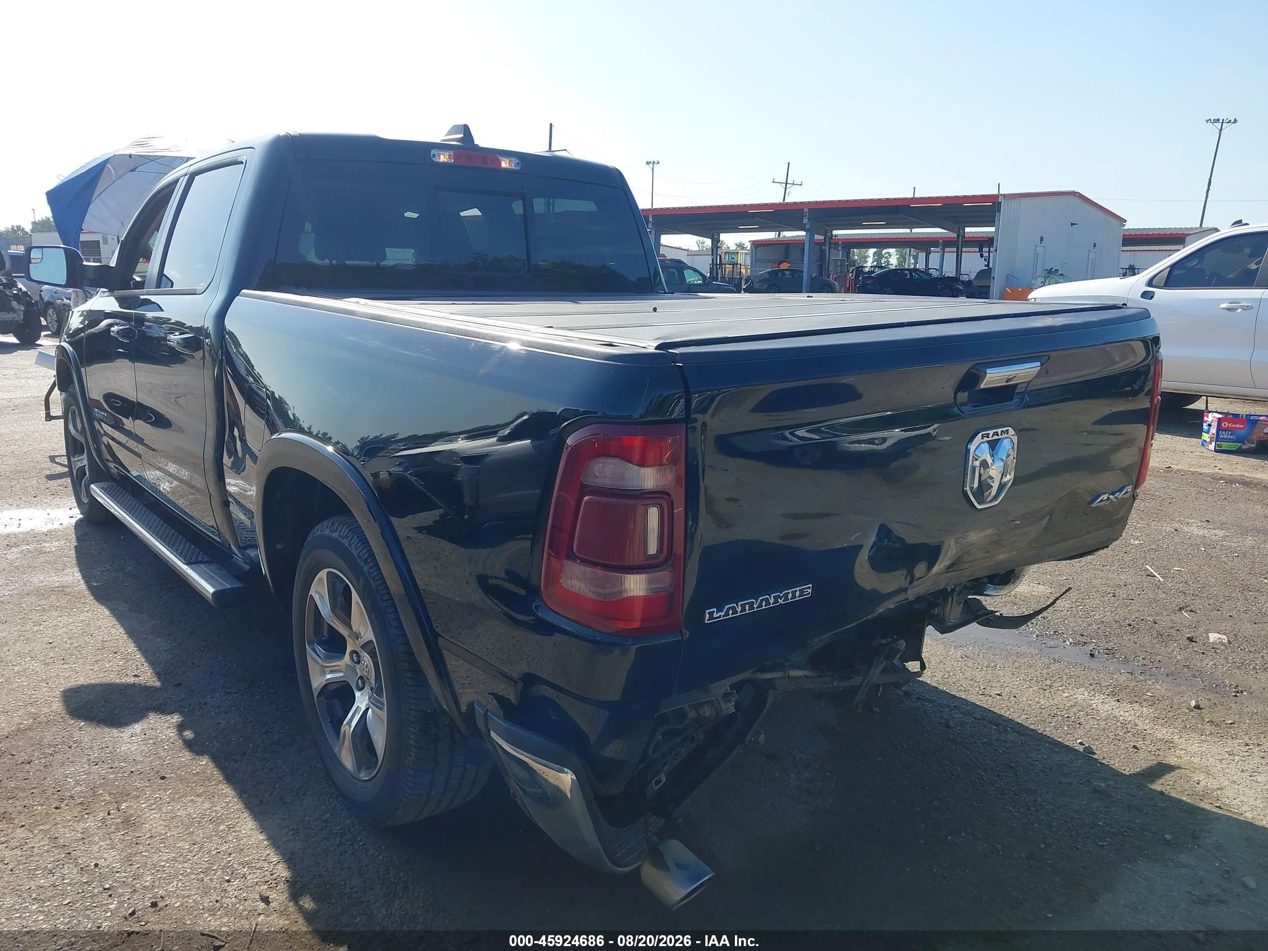 2019 Ram 1500 Laramie  4x4 6'4 Box Black vin: 1C6SRFRT7KN506159