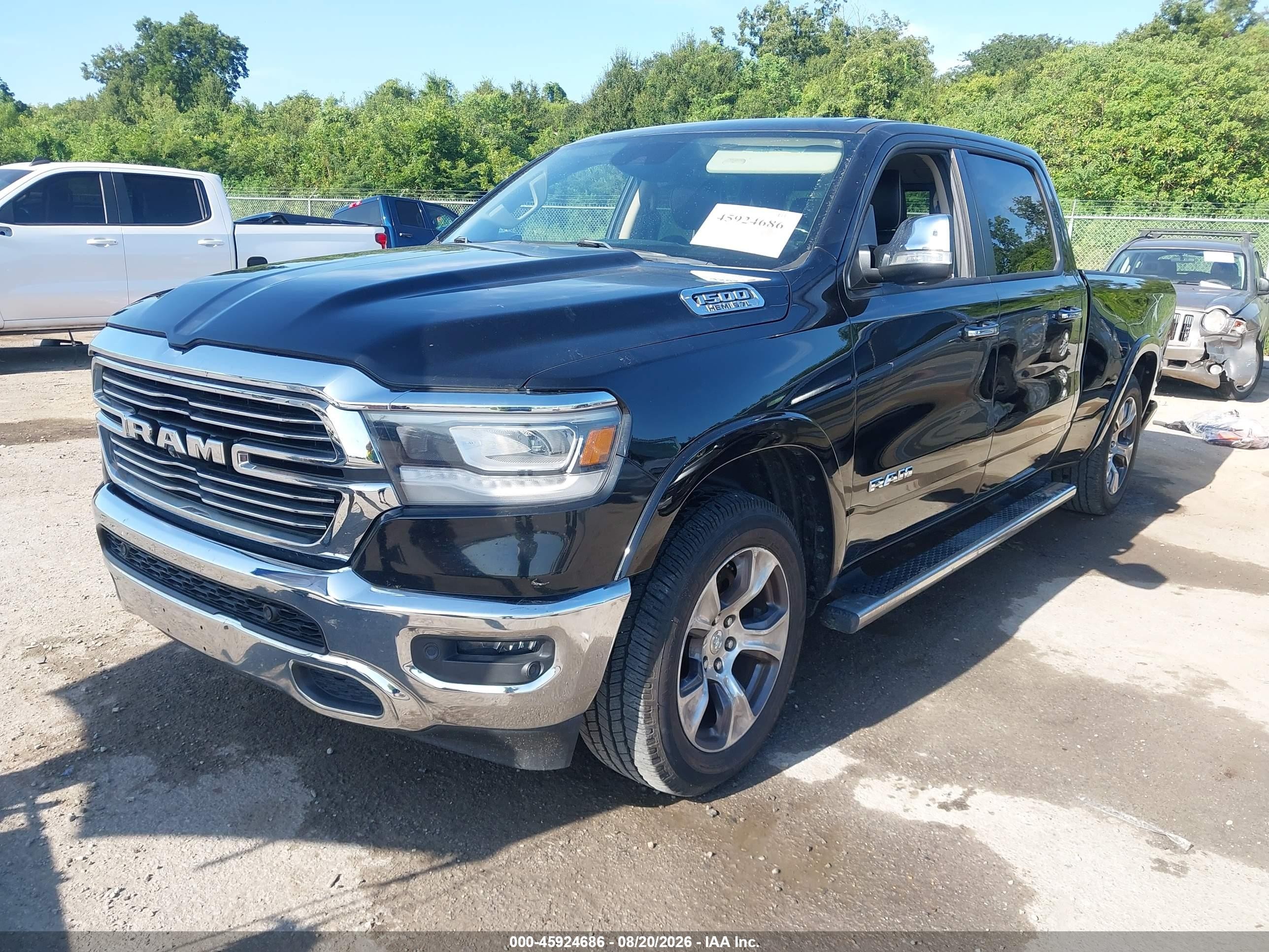 2019 Ram 1500 Laramie  4x4 6'4 Box Black vin: 1C6SRFRT7KN506159
