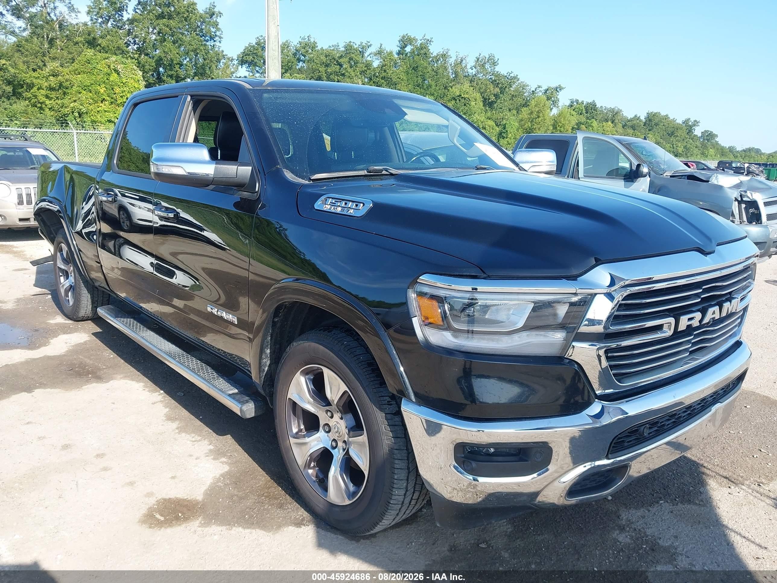 2019 Ram 1500 Laramie  4x4 6'4 Box Black vin: 1C6SRFRT7KN506159