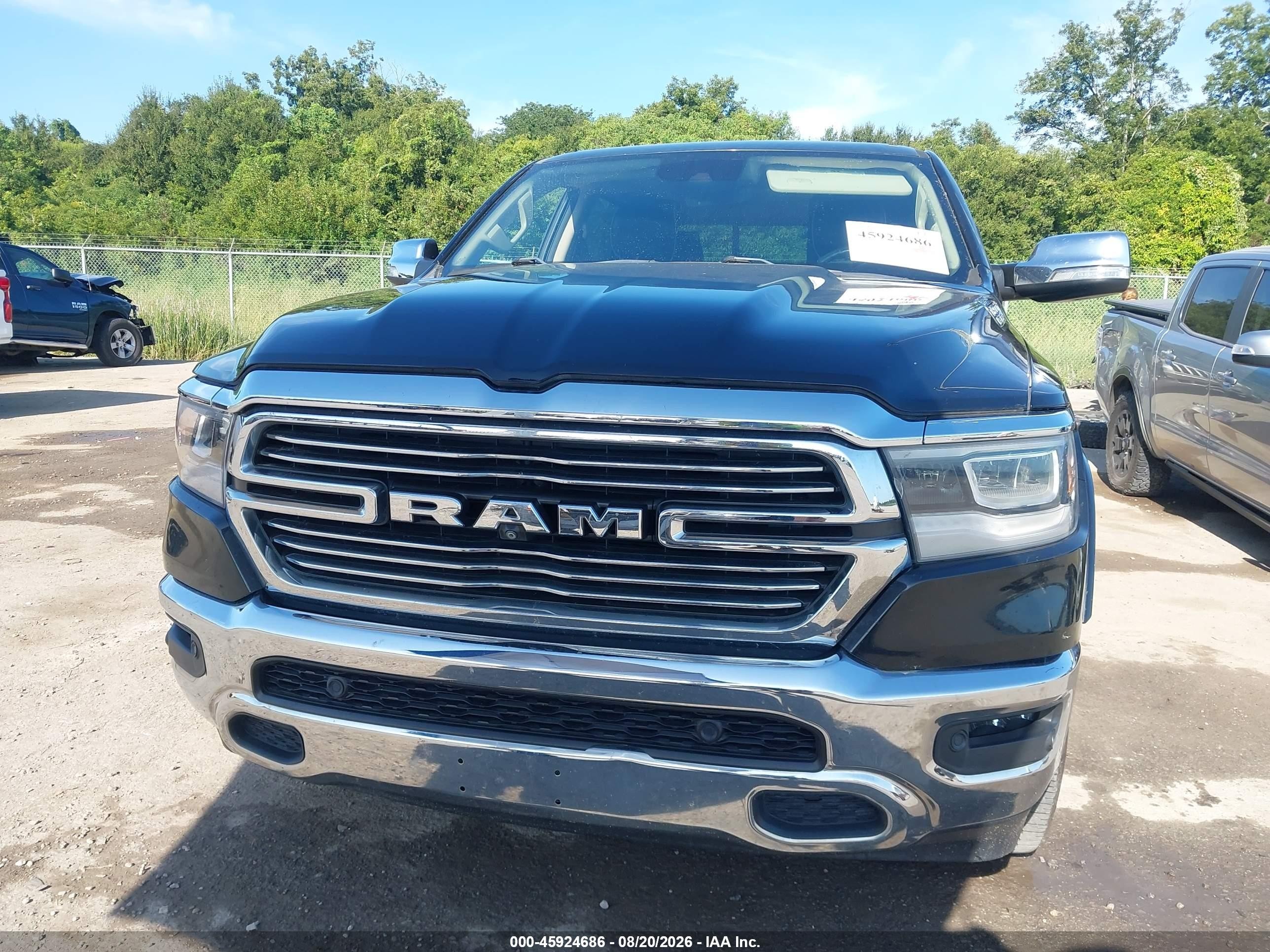 2019 Ram 1500 Laramie  4x4 6'4 Box Black vin: 1C6SRFRT7KN506159