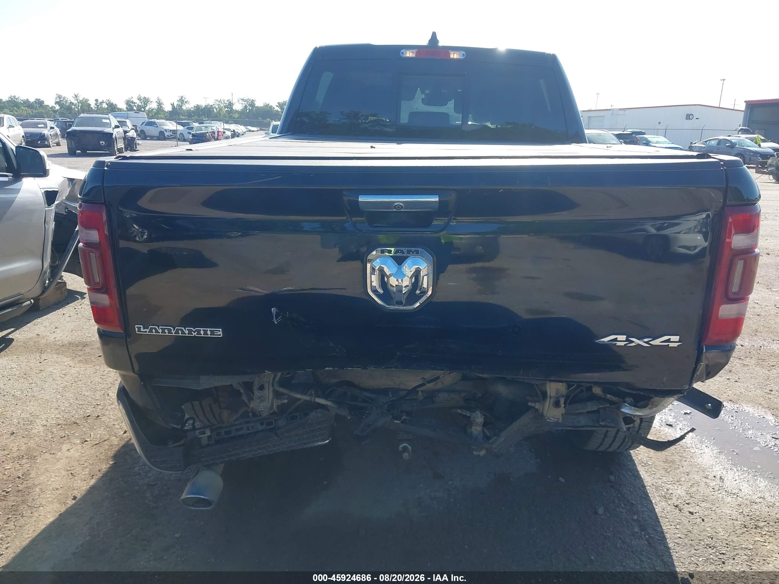 2019 Ram 1500 Laramie  4x4 6'4 Box Black vin: 1C6SRFRT7KN506159