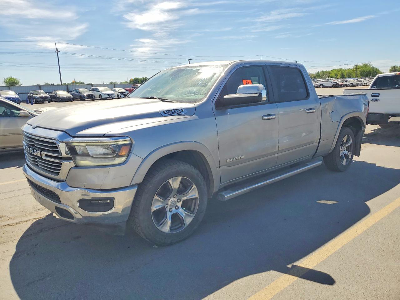 2019 Ram 1500 Laramie Серебряный vin: 1C6SRFRTXKN535834