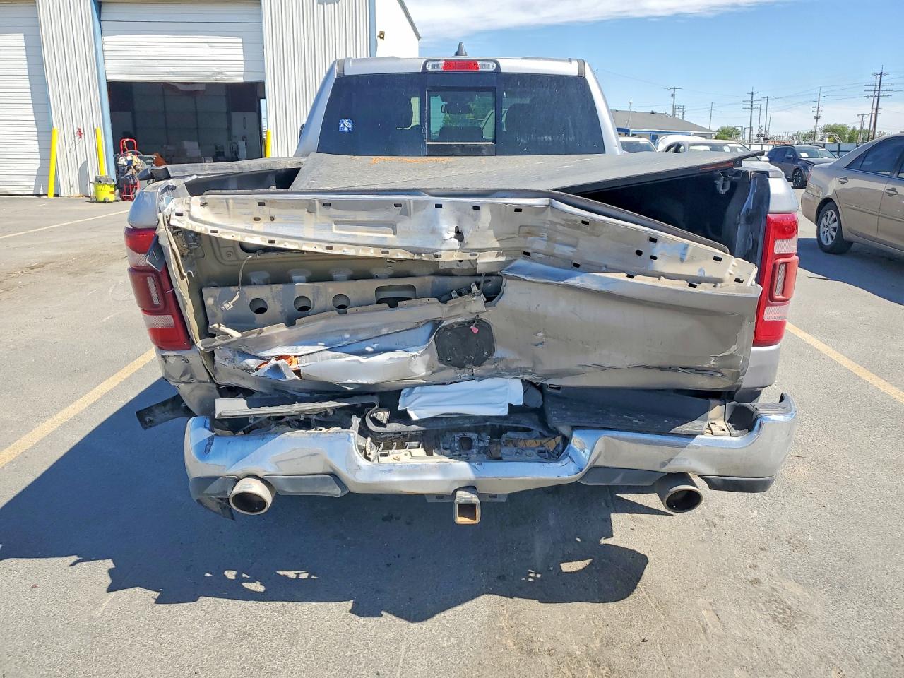 2019 Ram 1500 Laramie Silver vin: 1C6SRFRTXKN535834
