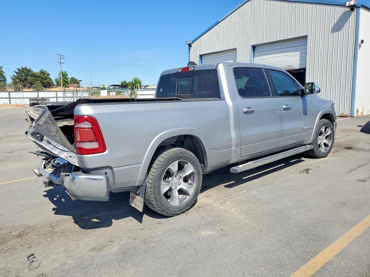 2019 Ram 1500 Laramie Silver vin: 1C6SRFRTXKN535834