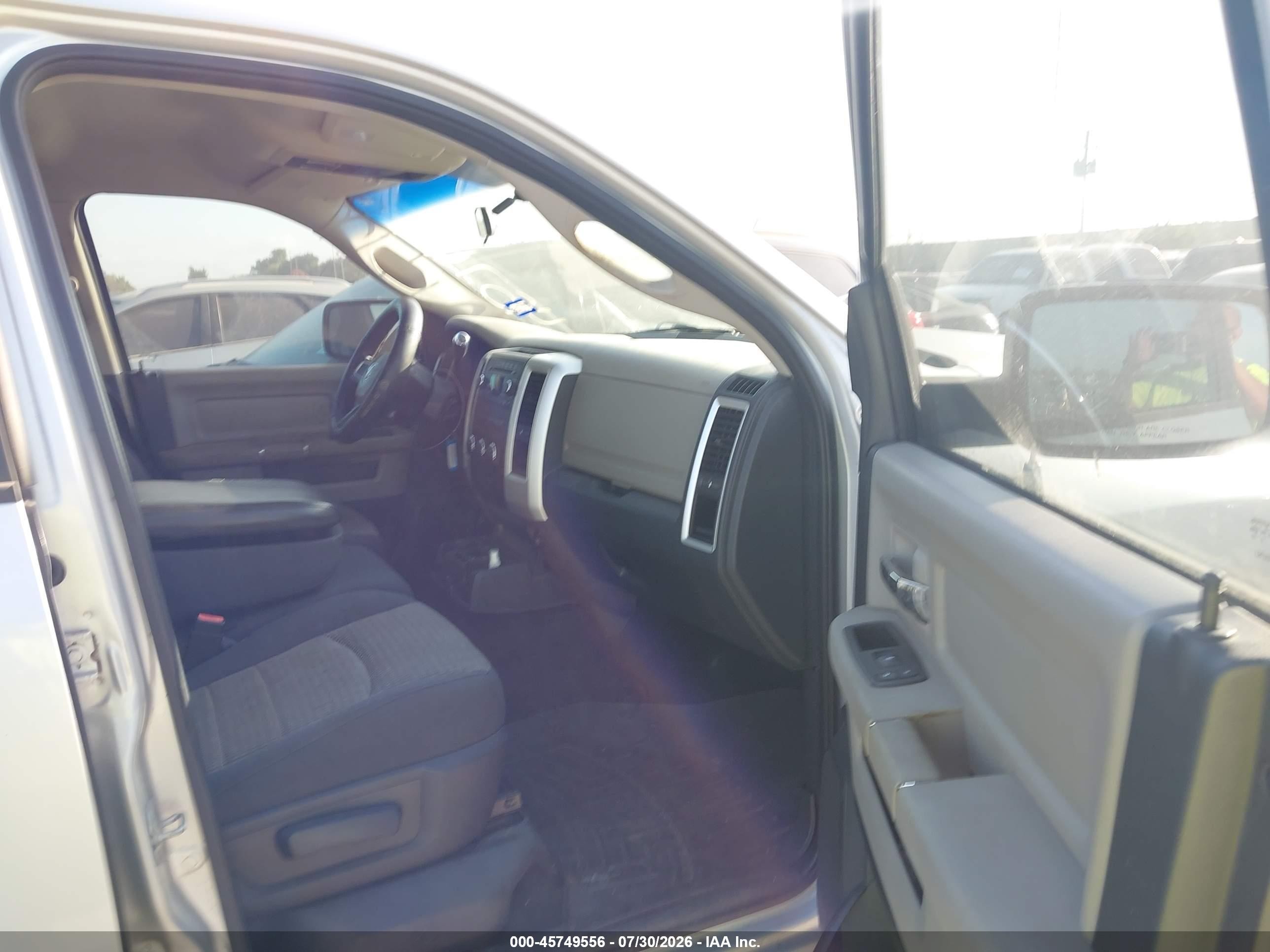2009 Dodge Ram 1500 Slt/sport/trx Серебряный vin: 1D3HB13P69S700528
