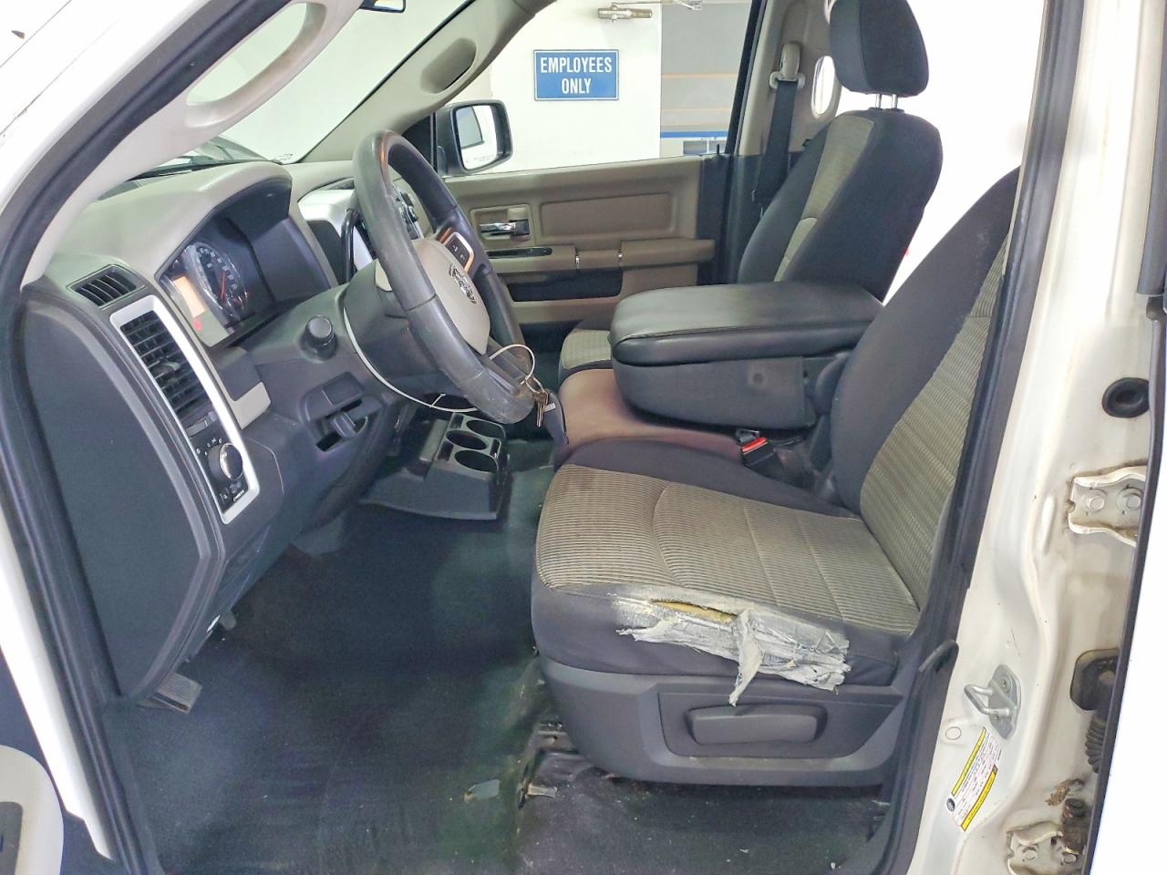 2009 Dodge Ram 1500 White vin: 1D3HB13P79S708069