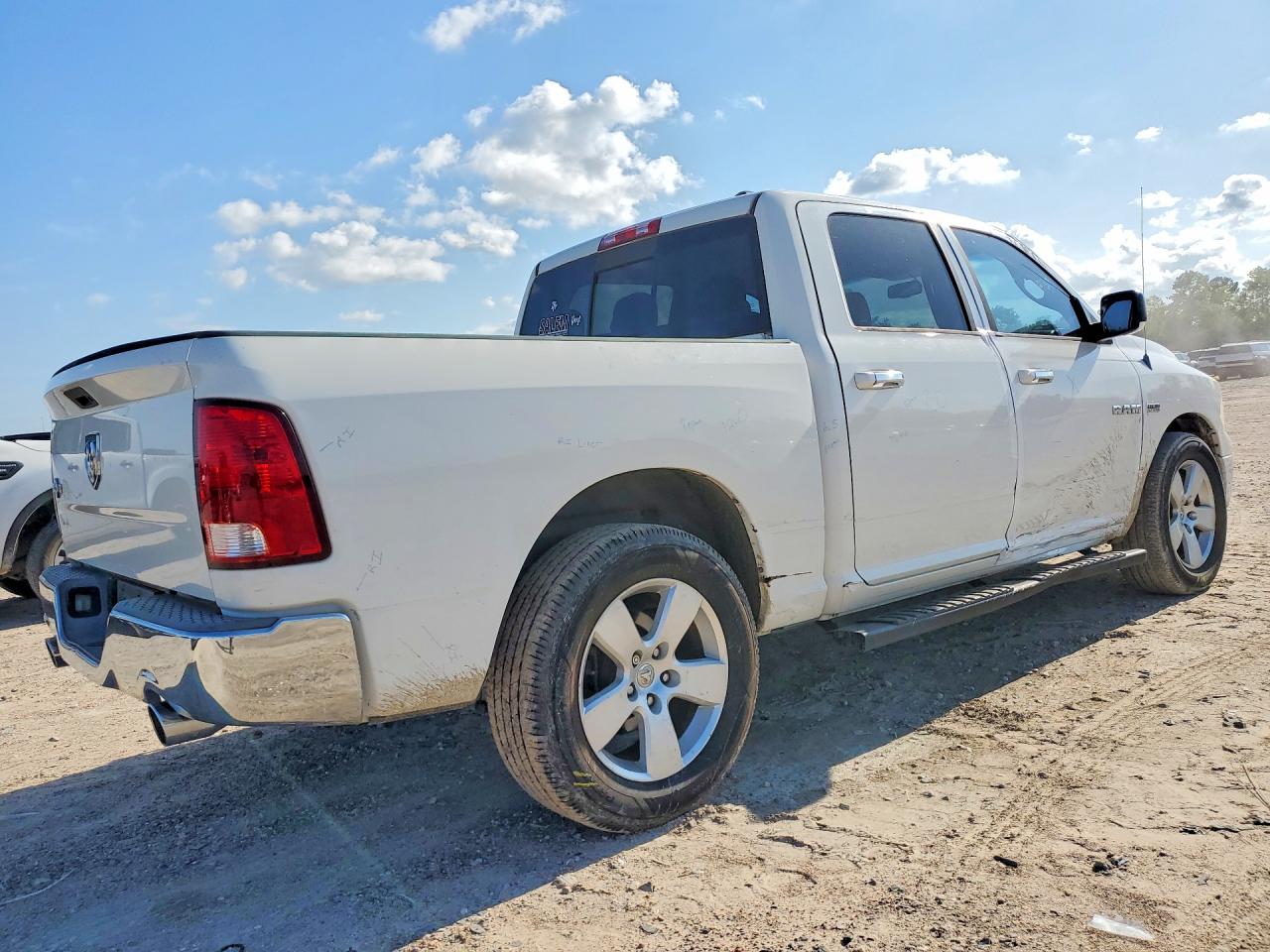 2009 Dodge Ram 1500 White vin: 1D3HB13T19J513345