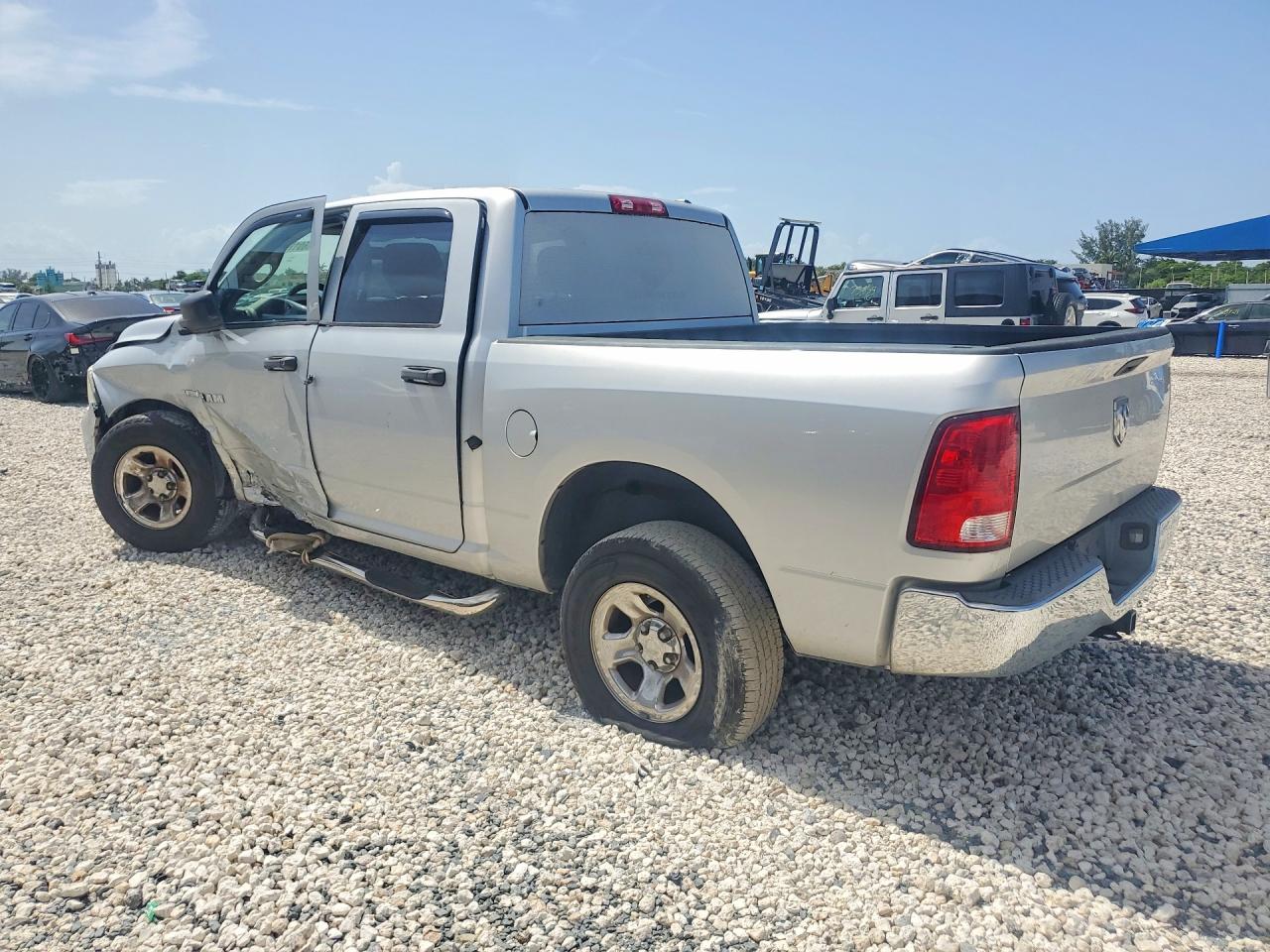 2009 Dodge Ram 1500 Серебряный vin: 1D3HB13TX9J528314