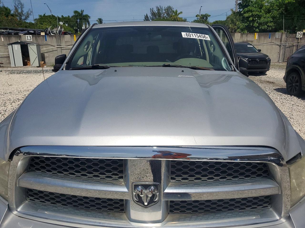 2009 Dodge Ram 1500 Серебряный vin: 1D3HB13TX9J528314