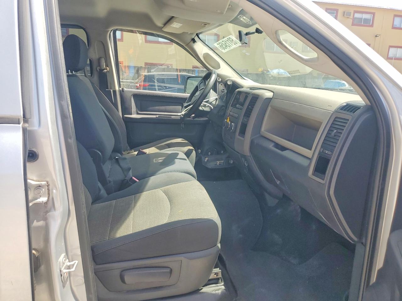 2009 Dodge Ram 1500 Серебряный vin: 1D3HB13TX9J528314