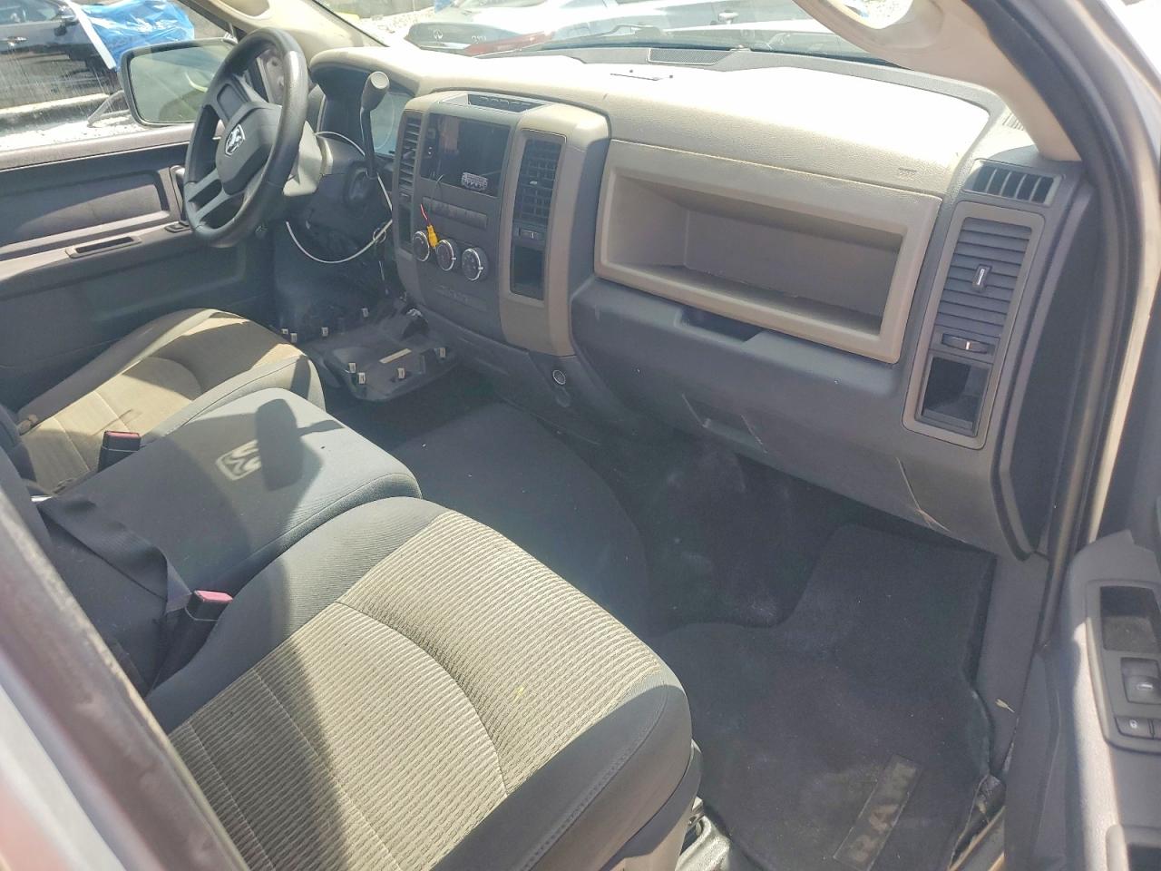 2009 Dodge Ram 1500 Серебряный vin: 1D3HB13TX9J528314