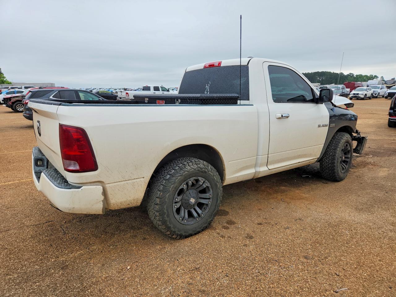 2009 Dodge Ram 1500 Белый vin: 1D3HB16P09J527574