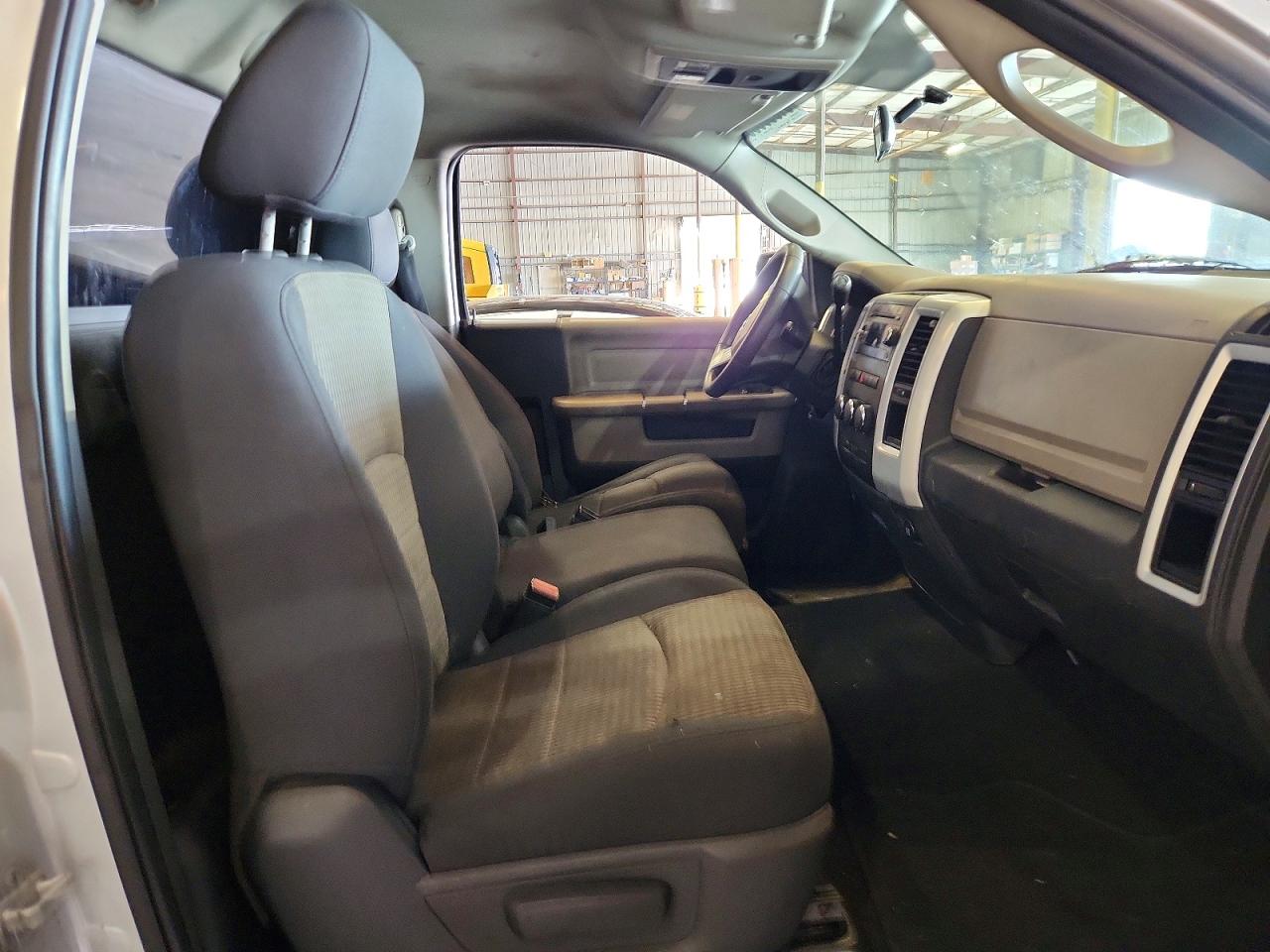 2009 Dodge Ram 1500 Серебряный vin: 1D3HB16P99J518484