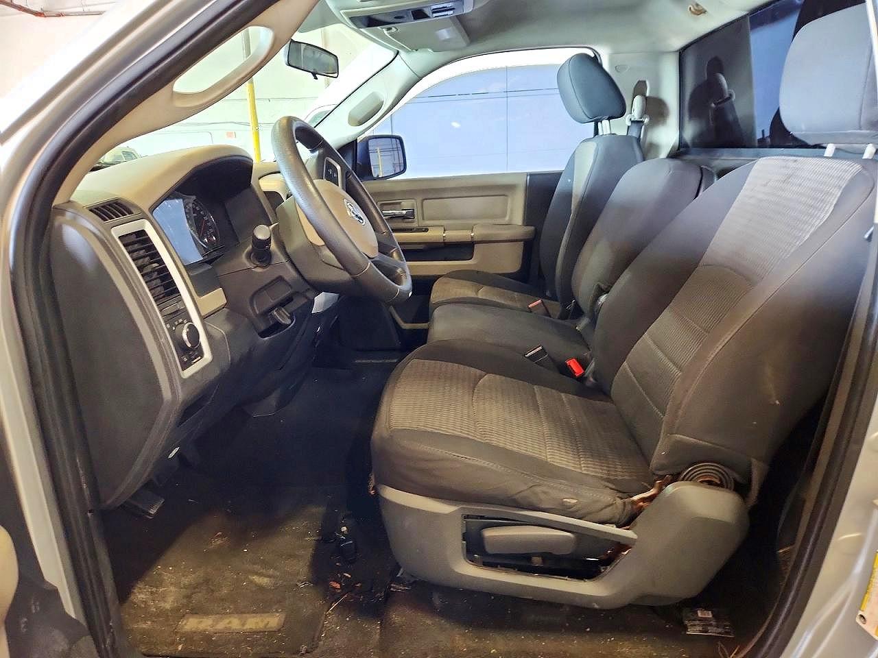 2009 Dodge Ram 1500 Серебряный vin: 1D3HB16P99J518484