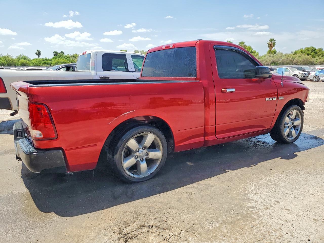 2009 Dodge Ram 1500 Red vin: 1D3HB16T99J524475