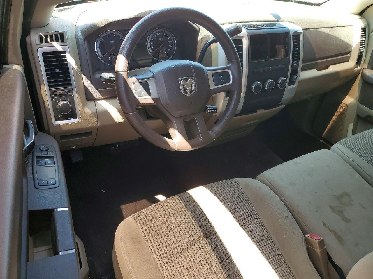2009 Dodge Ram 1500 Red vin: 1D3HB16T99J524475