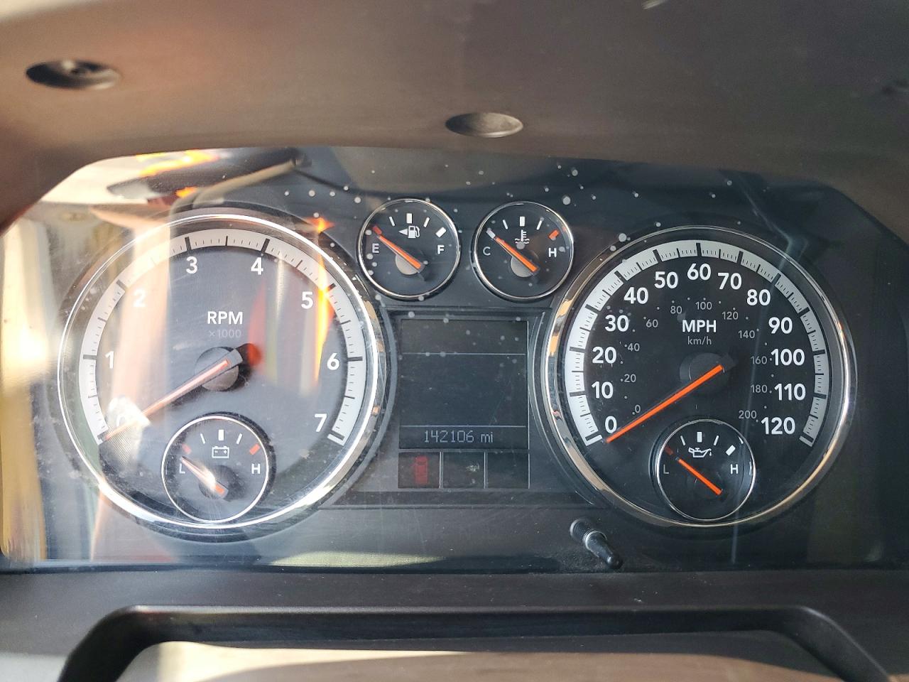 2009 Dodge Ram 1500 Red vin: 1D3HB16T99J524475