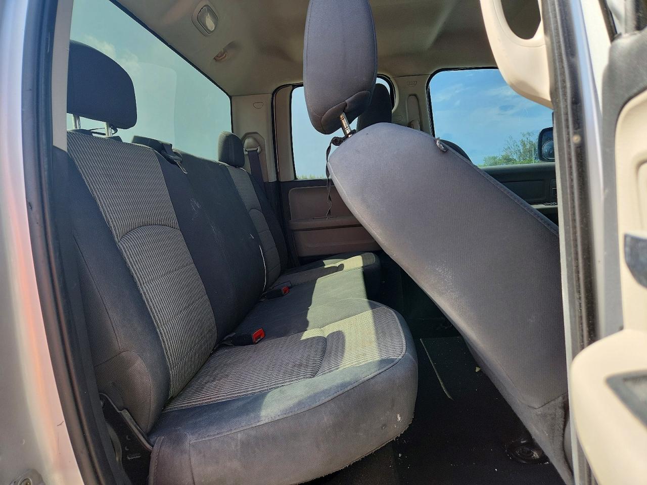 2009 Dodge Ram 1500 Silver vin: 1D3HB18P09S727412