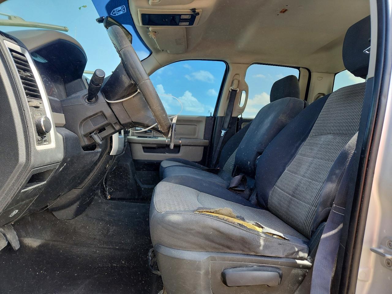 2009 Dodge Ram 1500 Silver vin: 1D3HB18P09S727412