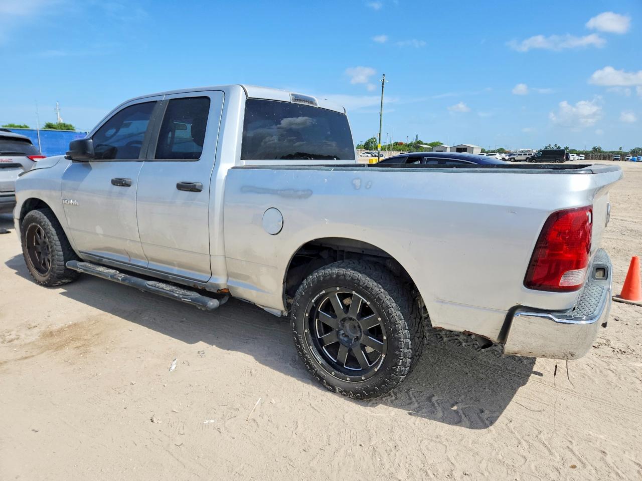 2009 Dodge Ram 1500 Silver vin: 1D3HB18P09S727412