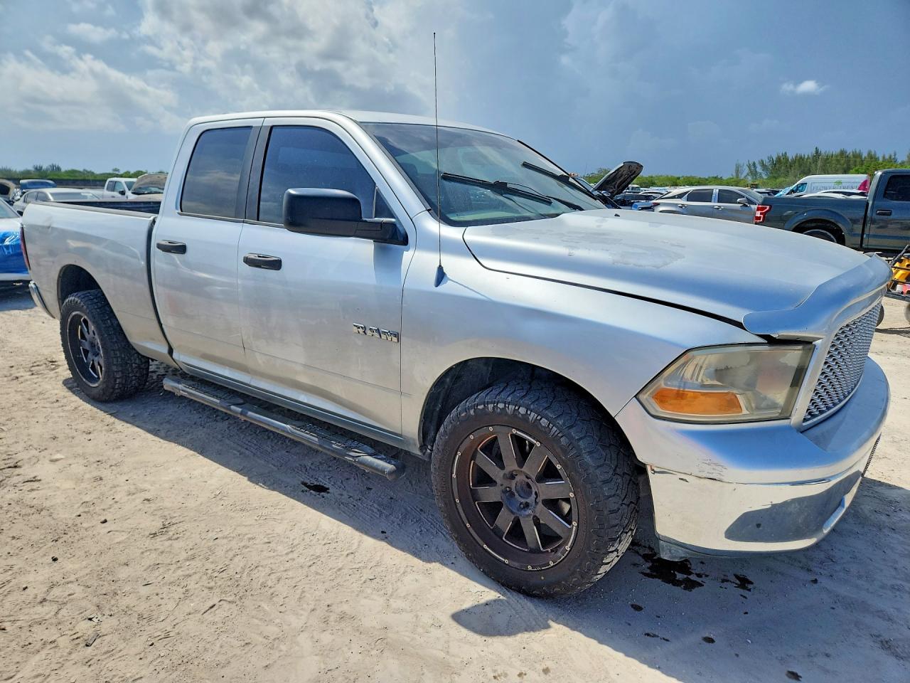 2009 Dodge Ram 1500 Silver vin: 1D3HB18P09S727412