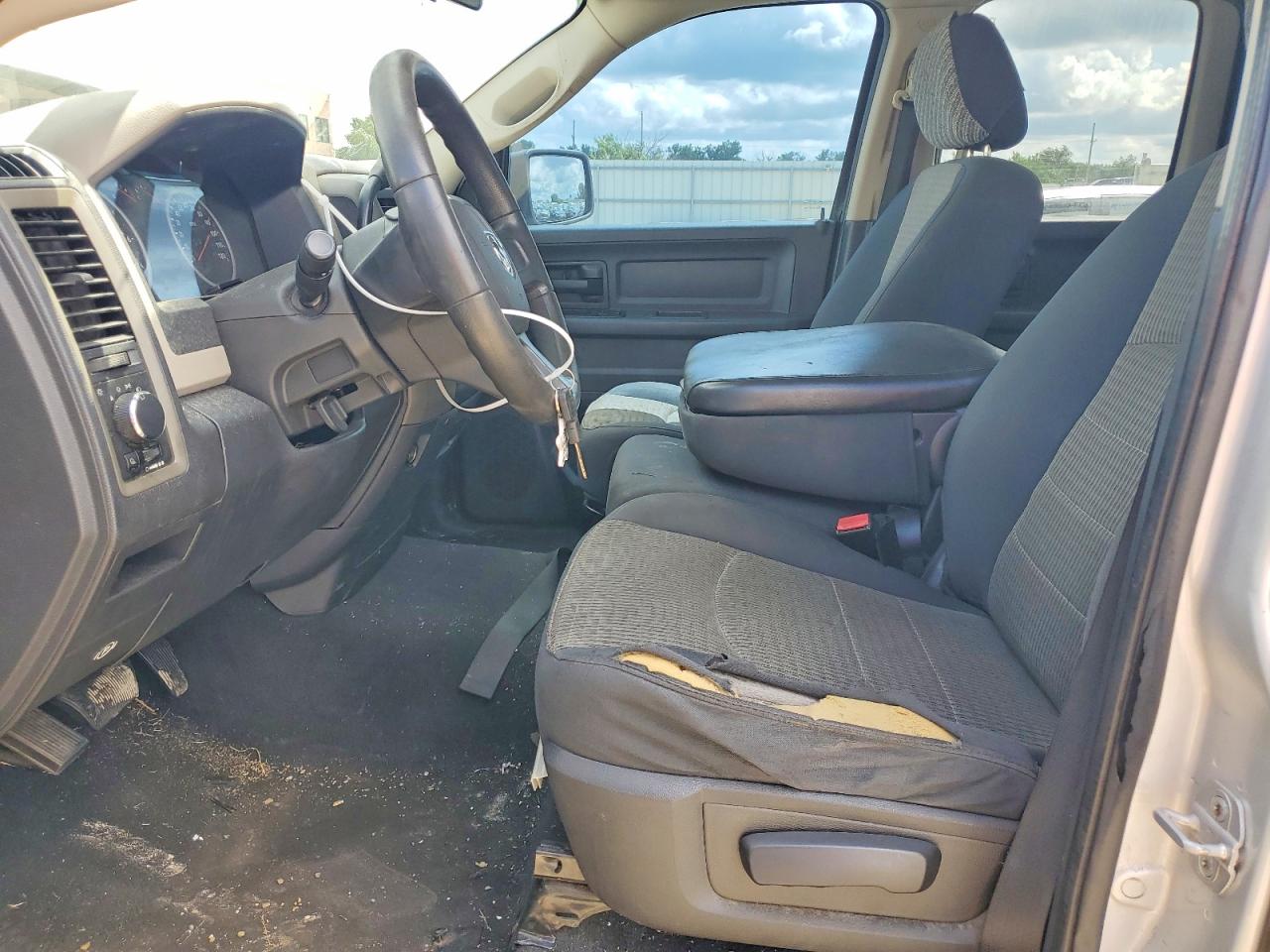 2009 Dodge Ram 1500 Silver vin: 1D3HB18P19S769359