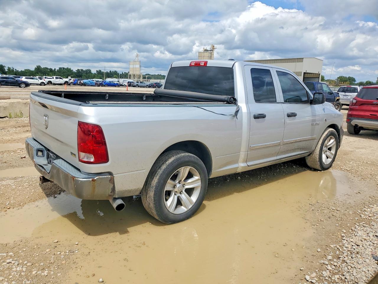 2009 Dodge Ram 1500 Silver vin: 1D3HB18P19S769359