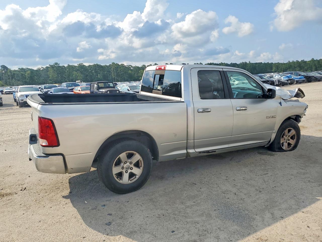 2009 Dodge Ram 1500 Silver vin: 1D3HB18PX9S802021