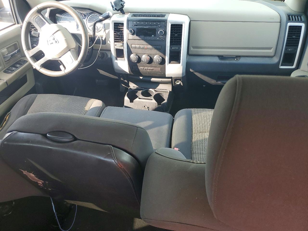 2009 Dodge Ram 1500 Silver vin: 1D3HB18PX9S802021