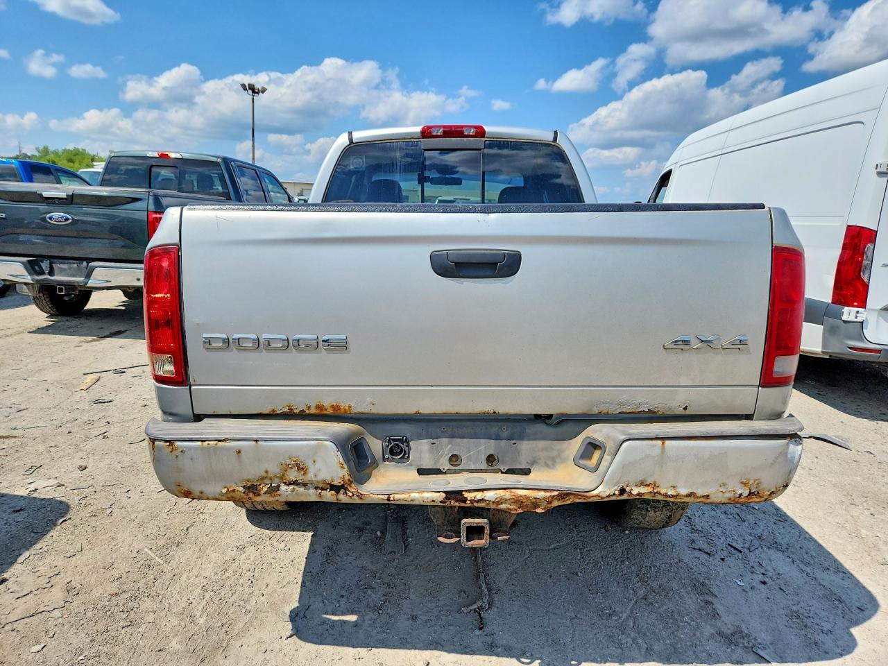2002 Dodge Ram 1500 Серебряный vin: 1D3HU18Z02J142661