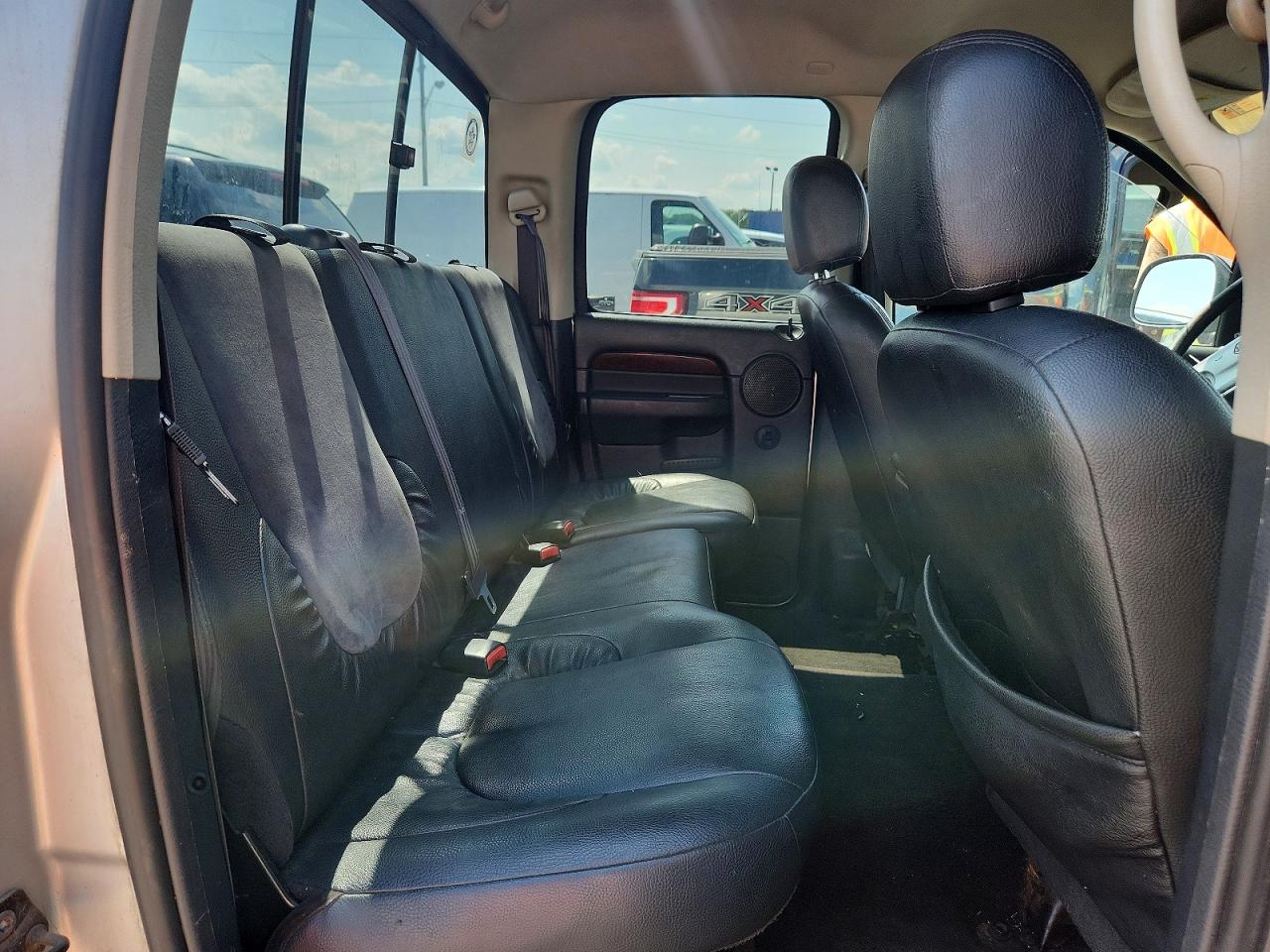 2002 Dodge Ram 1500 Серебряный vin: 1D3HU18Z02J142661
