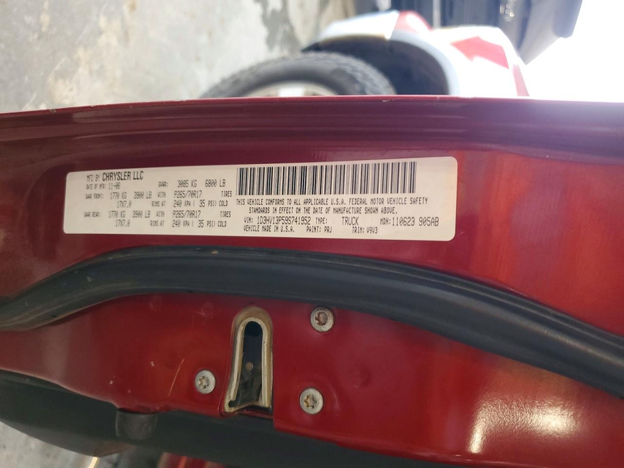 2009 Dodge Ram 1500 Red vin: 1D3HV13P59S741952