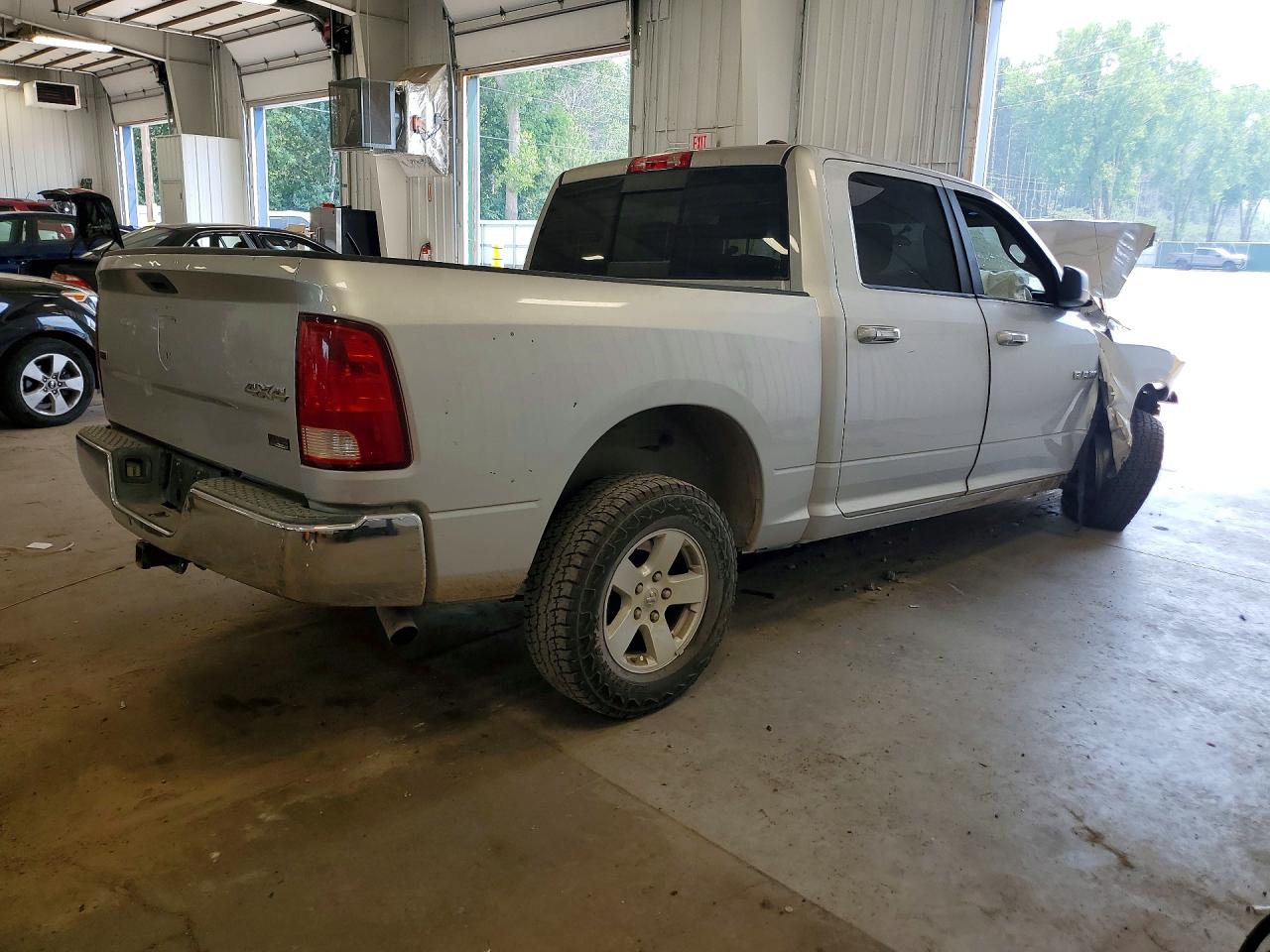 2009 Dodge Ram 1500 Серебряный vin: 1D3HV13P79S771129