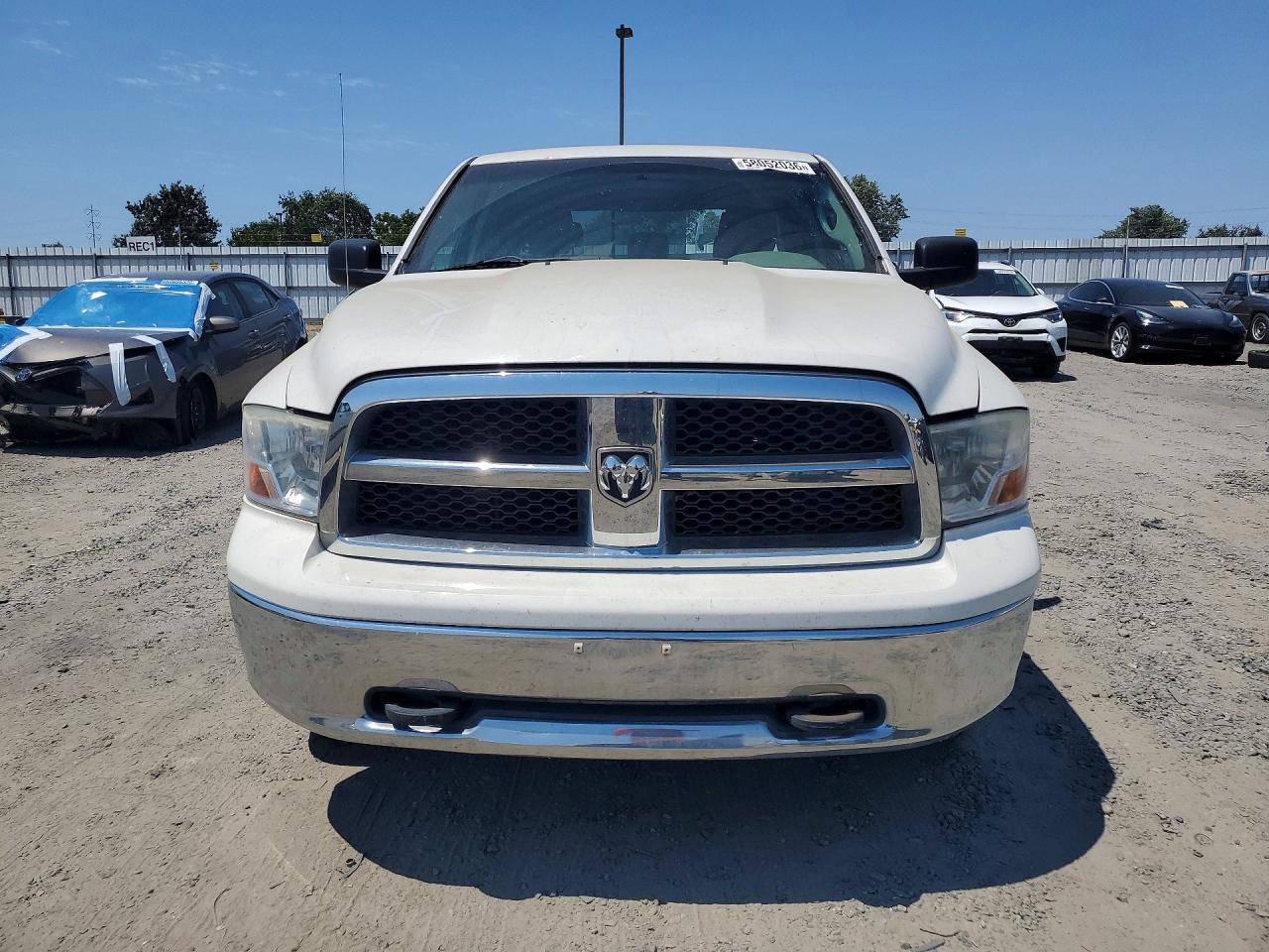 2009 Dodge Ram 1500 Белый vin: 1D3HV13P89S771088