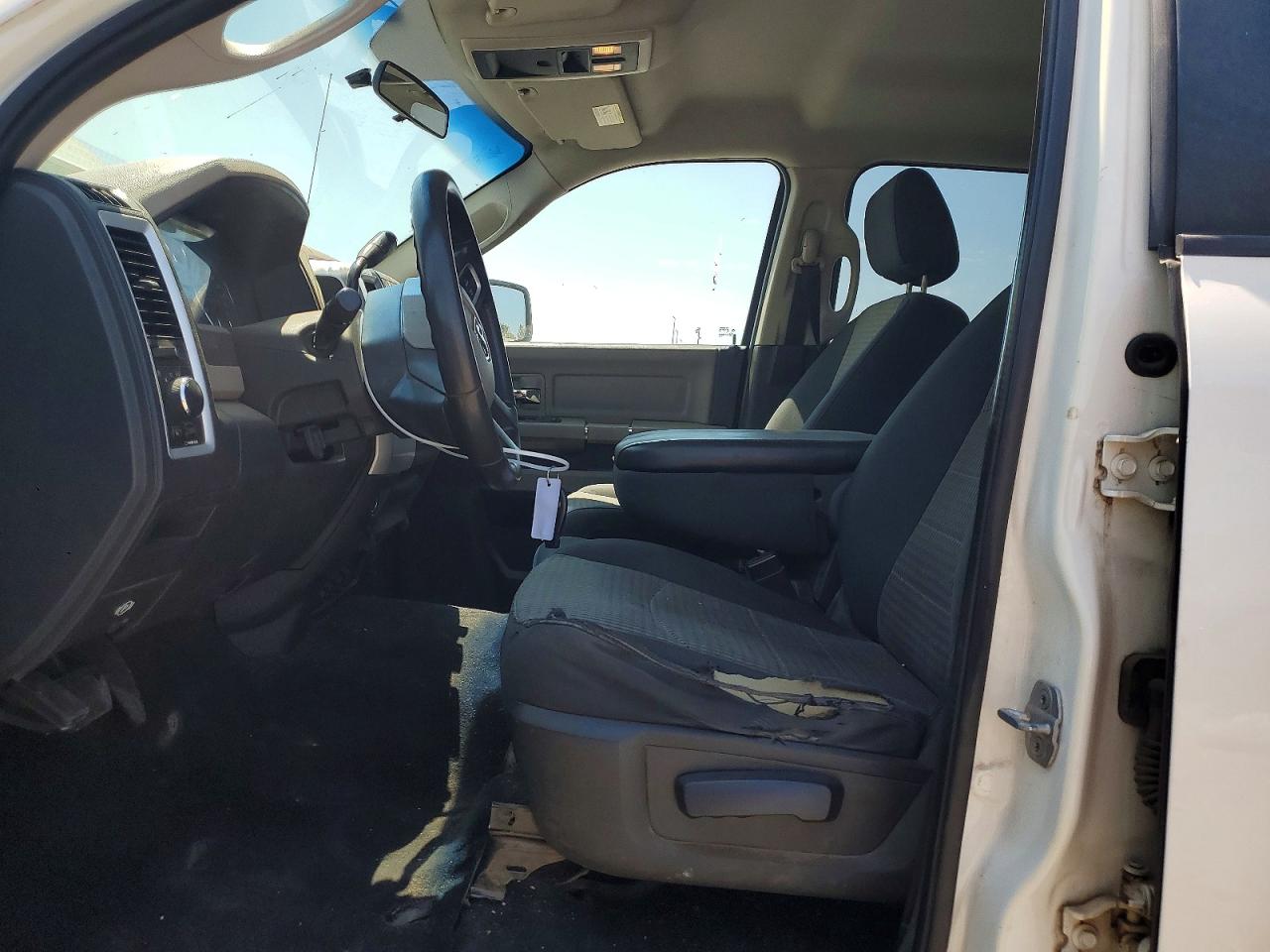 2009 Dodge Ram 1500 Белый vin: 1D3HV13P89S771088