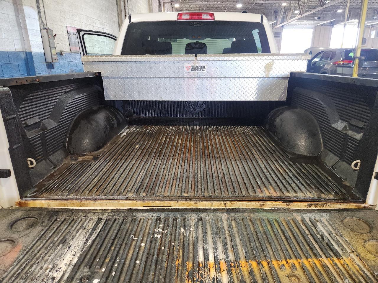 2009 Dodge Ram 1500 Slt White vin: 1D3HV13P99S742022 Damage: Aftermarket Accessory, Aftermarket, Acceptable