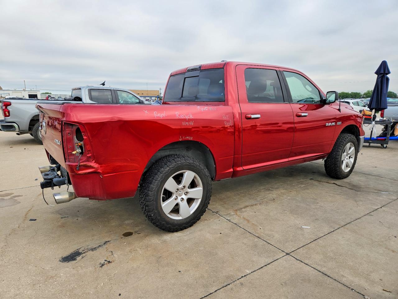 2009 Dodge Ram 1500 Red vin: 1D3HV13T19S750323