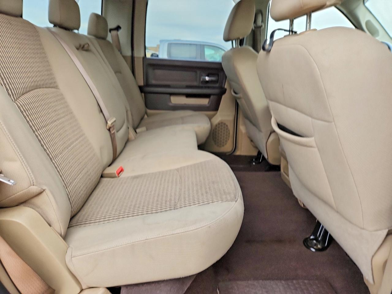2009 Dodge Ram 1500 Red vin: 1D3HV13T19S750323