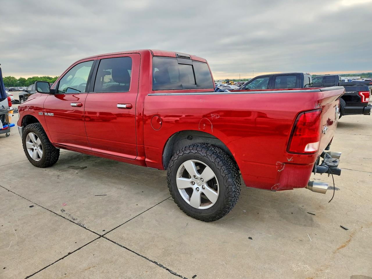 2009 Dodge Ram 1500 Red vin: 1D3HV13T19S750323