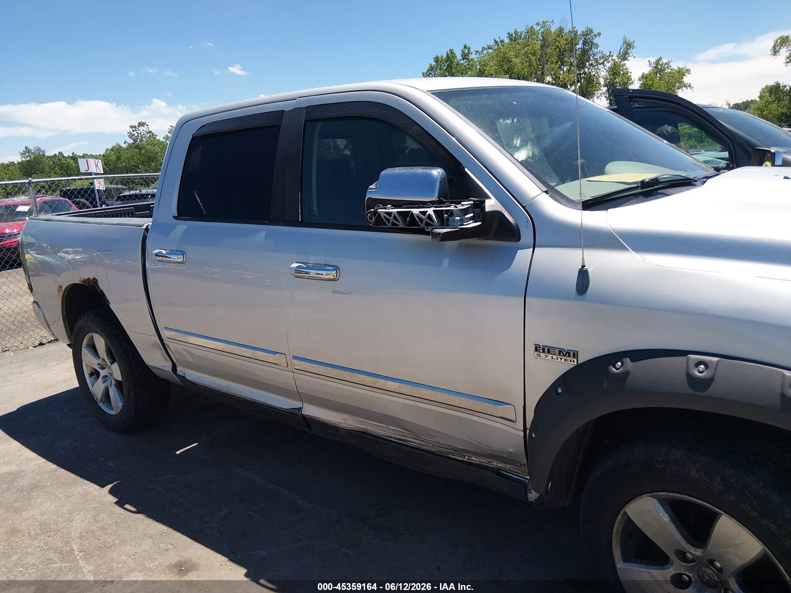 2009 Dodge Ram 1500 Slt/sport/trx Silver vin: 1D3HV13T19S770071