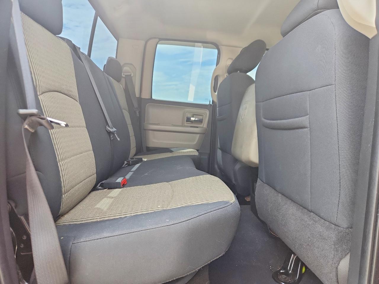 2009 Dodge Ram 1500 Red vin: 1D3HV18P19S755274