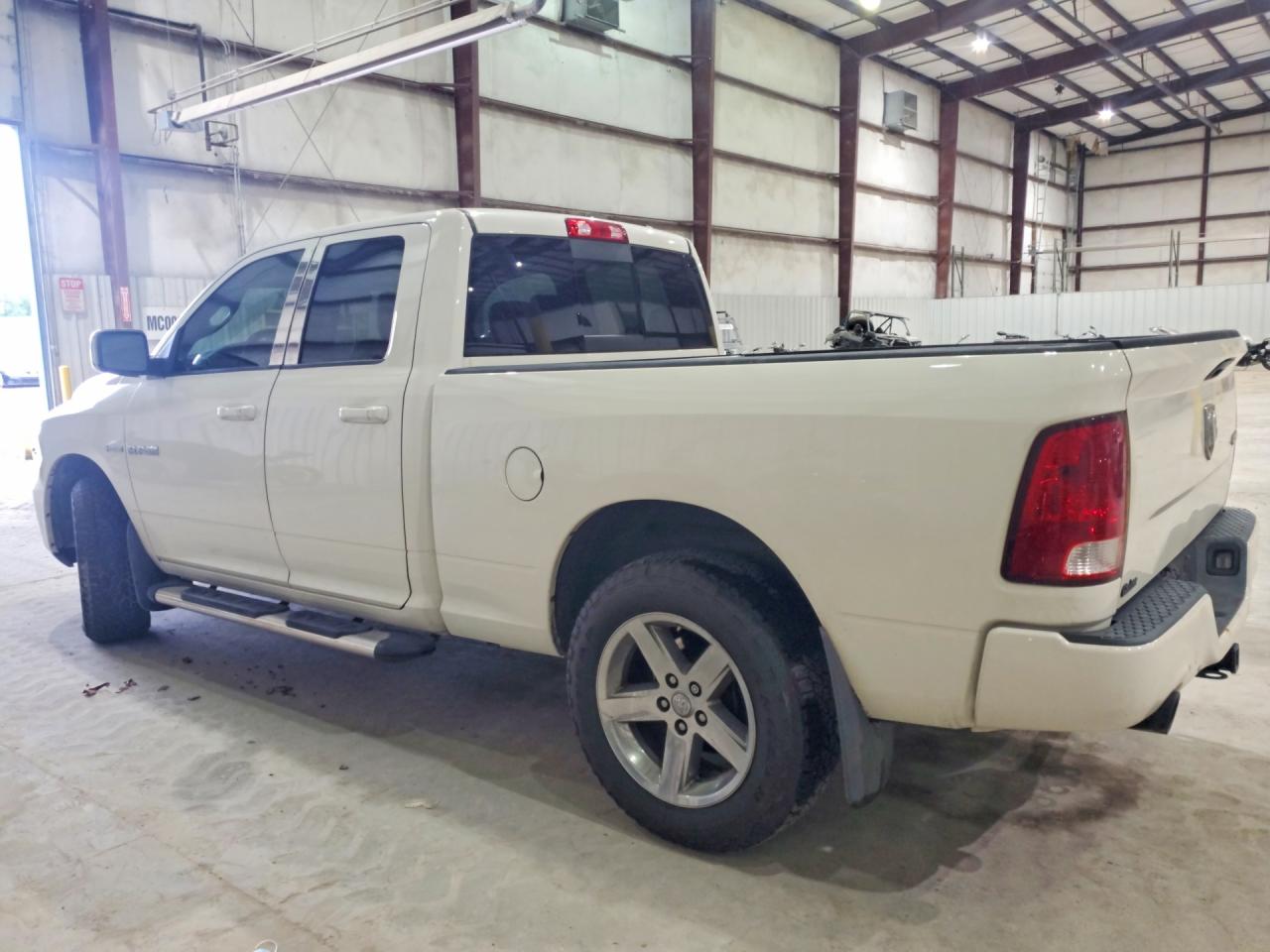 2009 Dodge Ram 1500 White vin: 1D3HV18T09S810391