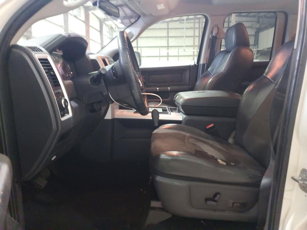 2009 Dodge Ram 1500 White vin: 1D3HV18T09S810391